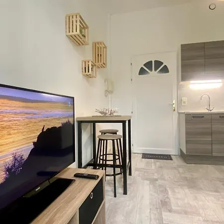 30m2 - 400 Metres Cite Mediavale Apartamento *