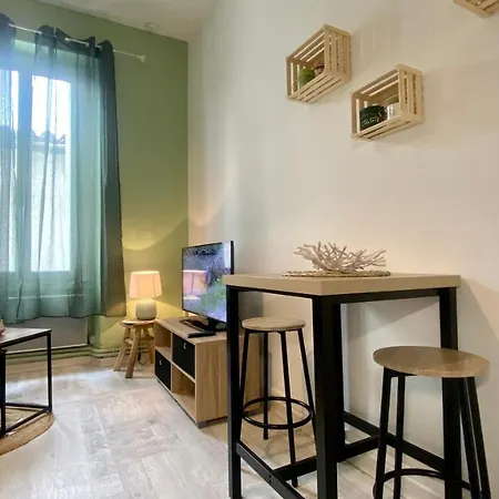 30m2 - 400 Metres Cite Mediavale *