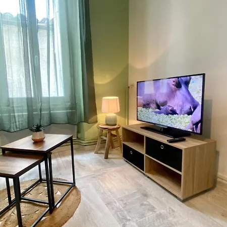 30m2 - 400 Metres Cite Mediavale * Каркассон