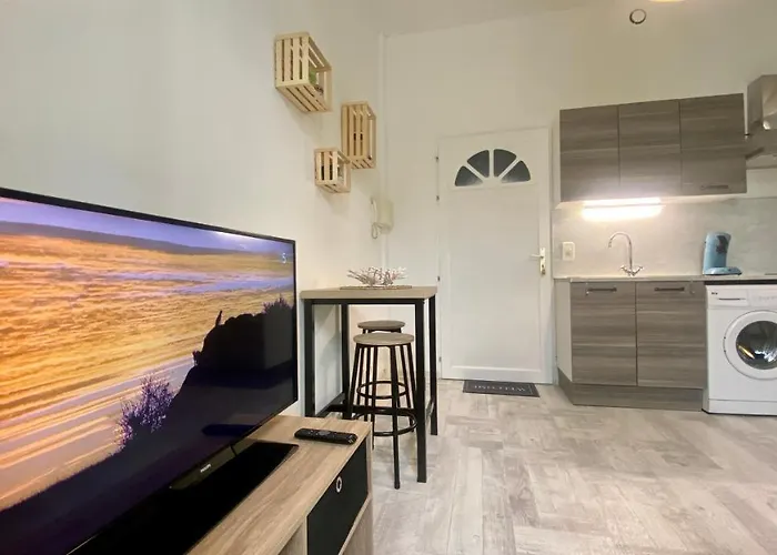 30m2 - 400 Metres Cite Mediavale Apartamento *
